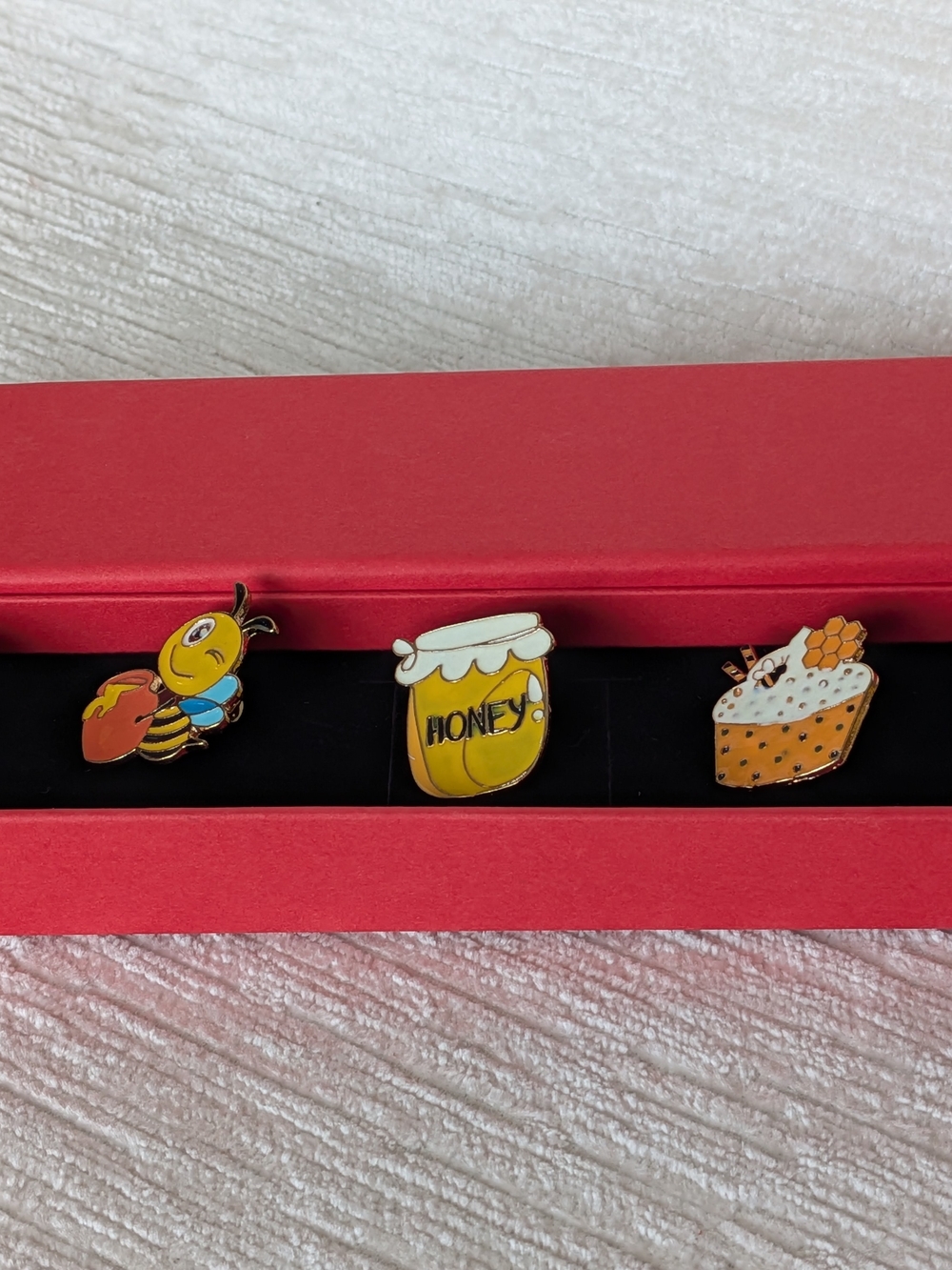 Honey Bee Metal Enamel Pins Set Of 5 Bumblebees Honey Pots Cupcake - Picture 2 of 10